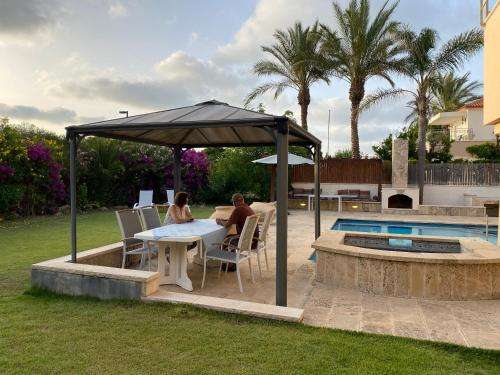 www.kingfishervilla-caesarea.com