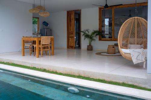 www.marlacavillaslombok.com