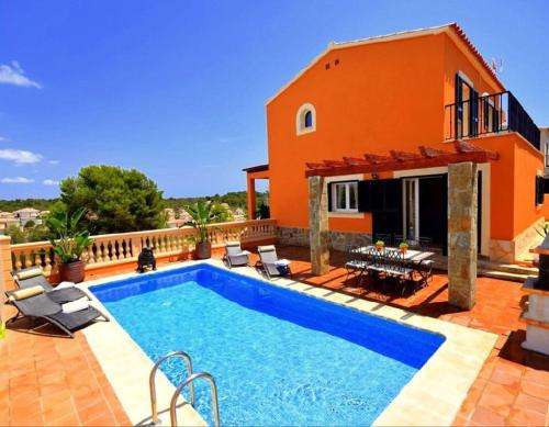 www.hotellosgeranios.com