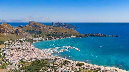 www.balearic-villas.com