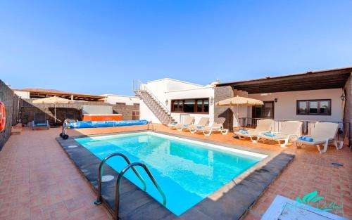 www.playablancavilla.ie
