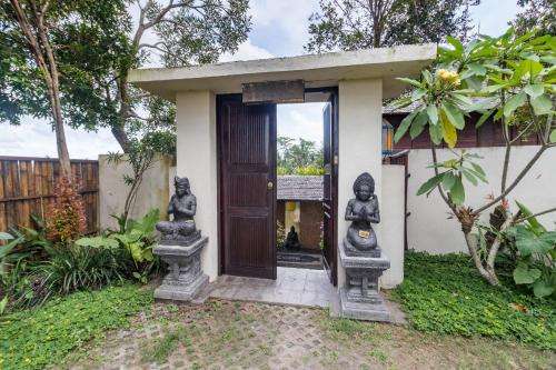 www.villapadimenari.com