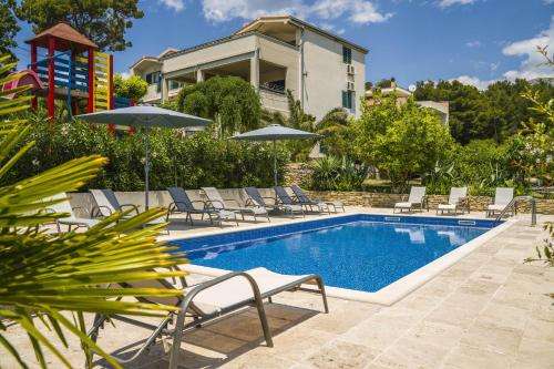 www.apartmani-dvori-viskovi.com
