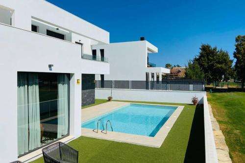 www.luxuryvillasmarbella.com