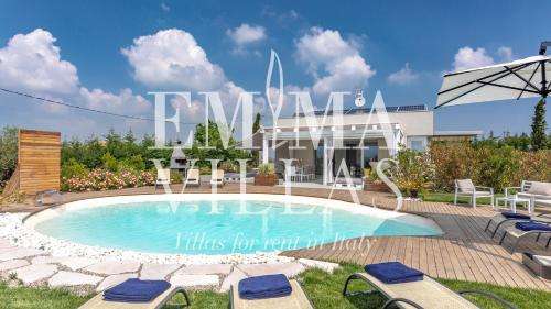 www.villalisarimini.com