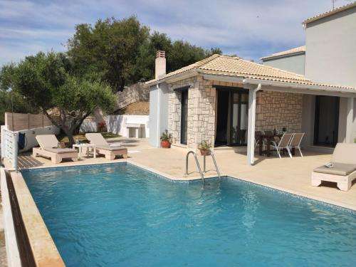 www.villaavia.com