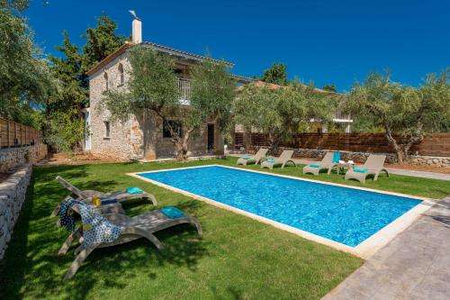 www.ionioholidays.com