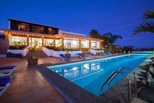 www.villaparaisolanzarote.com