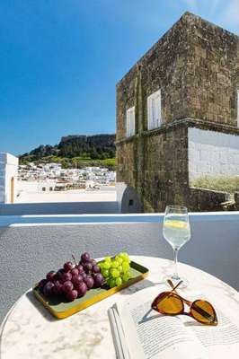 www.villadafni.com