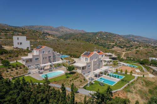 www.bluehillsvillas.com