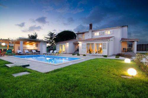 www.captains-house-fazana.com