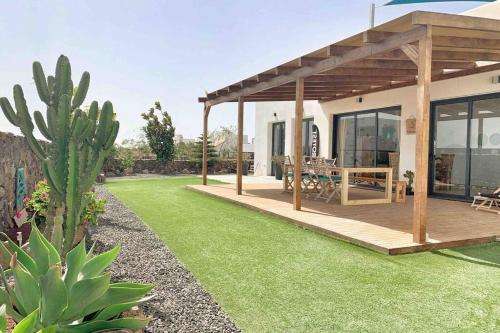 www.almaguesthouse.com