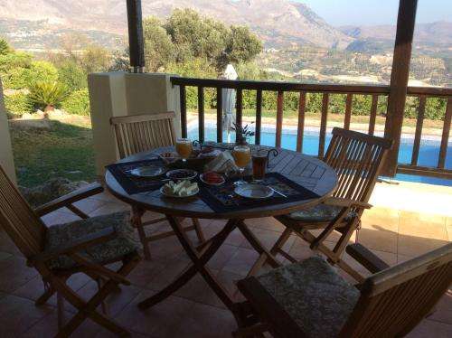 www.cretefamilyvillas.co.uk
